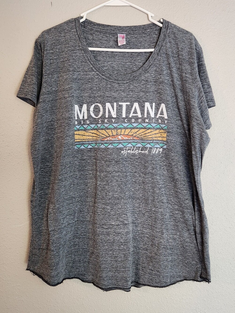 Women's Size 2XL Montana Graphic T Shirt